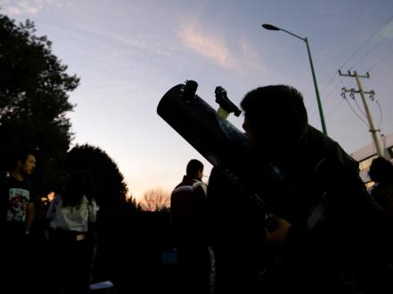 Mira el cielo, habrá lluvia de meteoros y encuentros cercanos de tres tipos