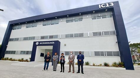 Rectora María Lilia Cedillo Ramírez inaugura edificio para posgrado en Microbiología