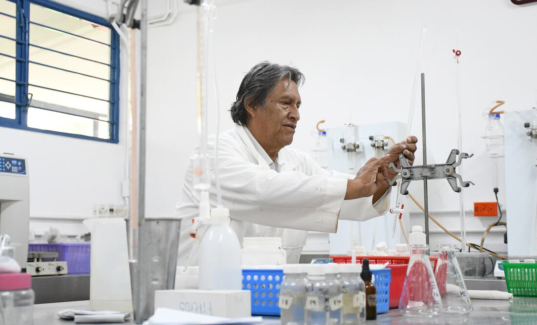 Investigadores BUAP diseñan método analítico para medir glifosato en miel | Foto: BUAP