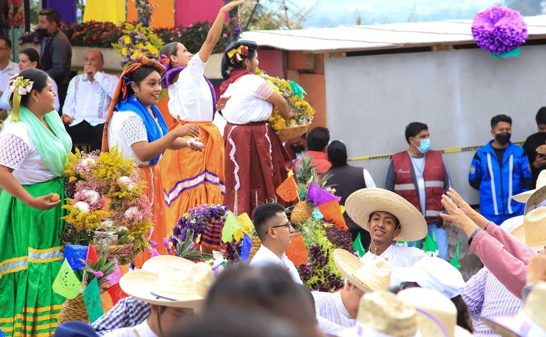 Turistas y locales se dieron cita para esta edición del Huey Atlixcáyotl | Foto: Agencia Es Imagen para El Universal Puebla