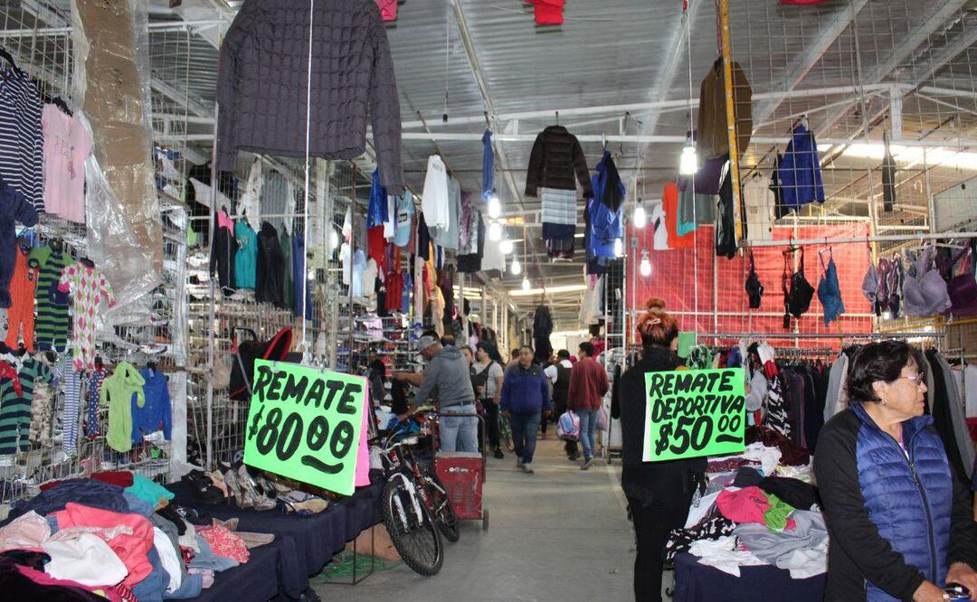 En Puebla hay varios tianguis con ropa buena y barata | Foto: EsImagen