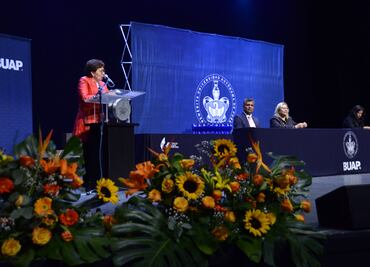 Rectora María Lilia Cedillo Ramírez asiste a graduaciones de preparatorias de la BUAP