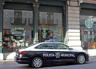 Trabajador roba dinero de la caja del Starbucks del centro