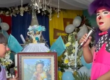 Con payasos y fiesta despiden a Christopher, un niño que murió de cáncer