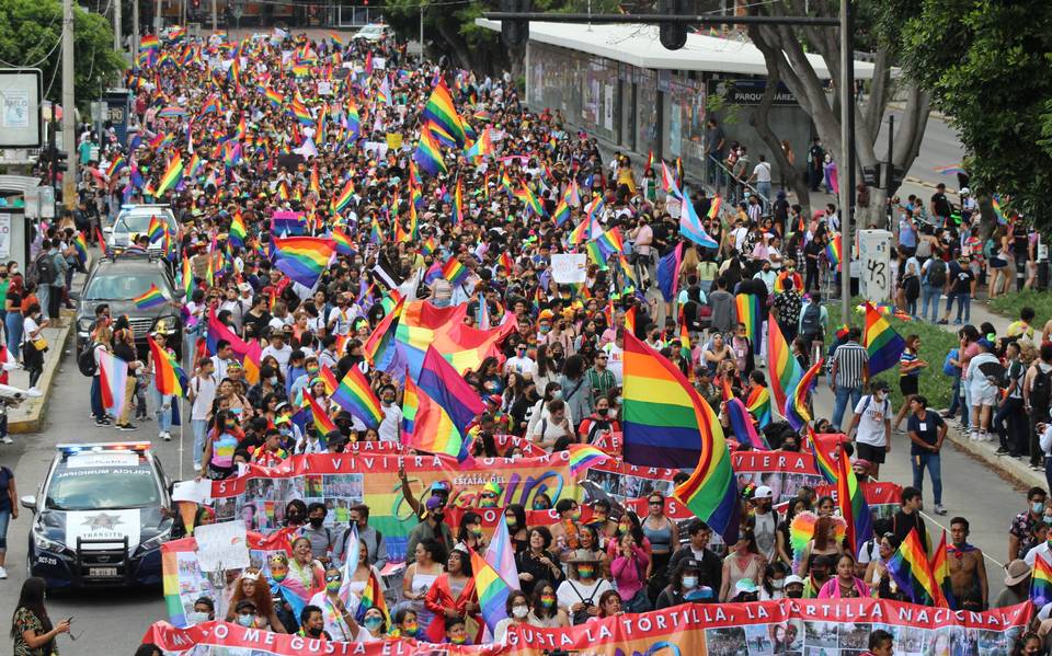 La Asociación para la Protección de la Pluralidad Sexual y Derechos Humanos (APPS) anunció que la marcha de este año estará enfocada en los adultos mayores.
Foto: Producción El Universal Puebla