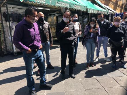 Inédito: ambulantes aceptan desalojar la 5 de Mayo
