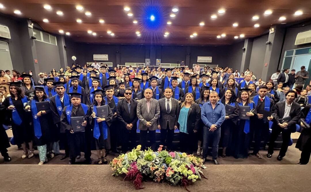 Ceremonia de graduación de la generación 2018-2023 en Medicina Veterinaria y Zootecnica | Foto: BUAP