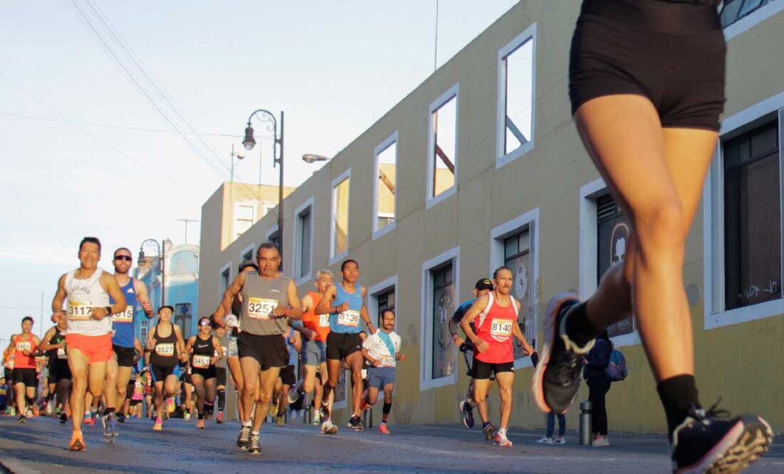 El primer Medio Maratón de Puebla se realizará el domingo 18 de diciembre; participarán 2 mil corredores en 5, 10 h 21 KM | Foto: Agencia Es Imagen para El Universal Puebla