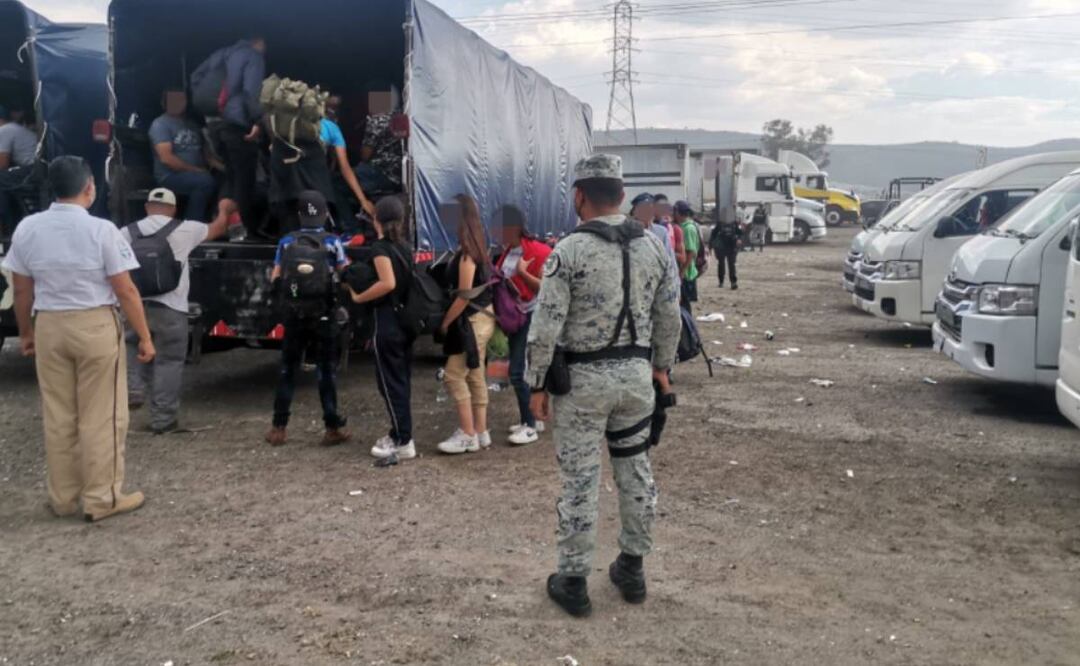 Detienen a 330 migrantes en operativo en autopista Puebla-Orizaba. Foto: Especial