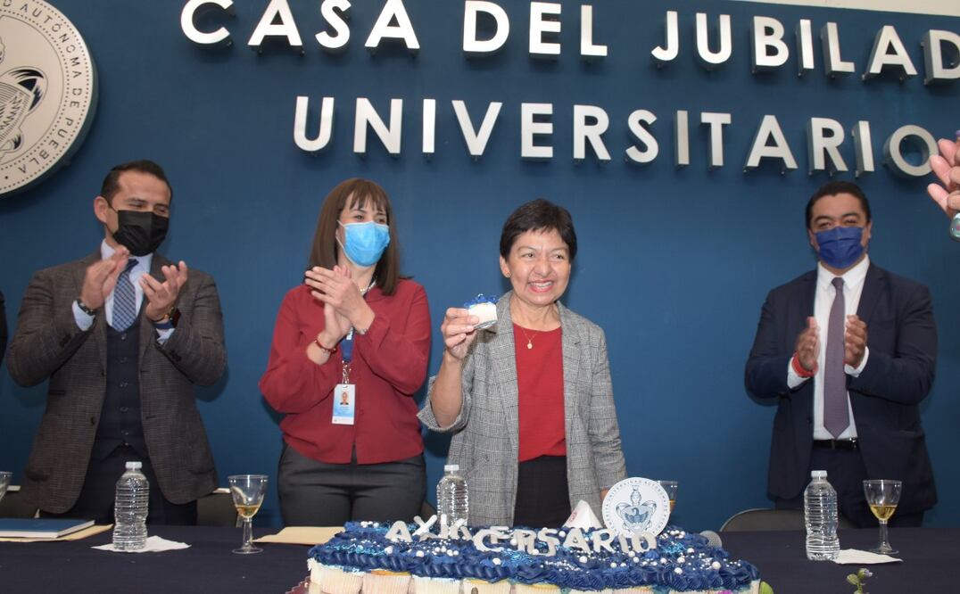 La rectora agradeció a los jubilados por el trabajo realizado durante muchos años en la BUAP| Foto: BUAP