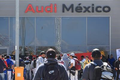 Continúa la huelga en Audi México; trabajadores rechazan aumento del 7%