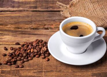 A qué edad se debe dejar de tomar café, según la ciencia