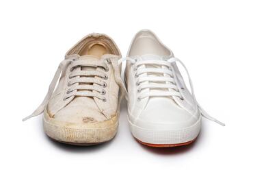 Esta es la solución definitiva para quitar las manchas amarillas de los tenis blancos