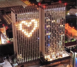Así son las torres Boudica, los edificios de 90 metros que se iluminan con un corazón