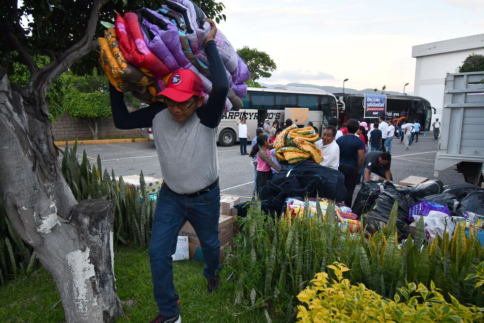 BUAP entrega  30 toneladas de víveres en apoyo a damnificados de Guerrero | Fotos BUAP para El Universal Puebla