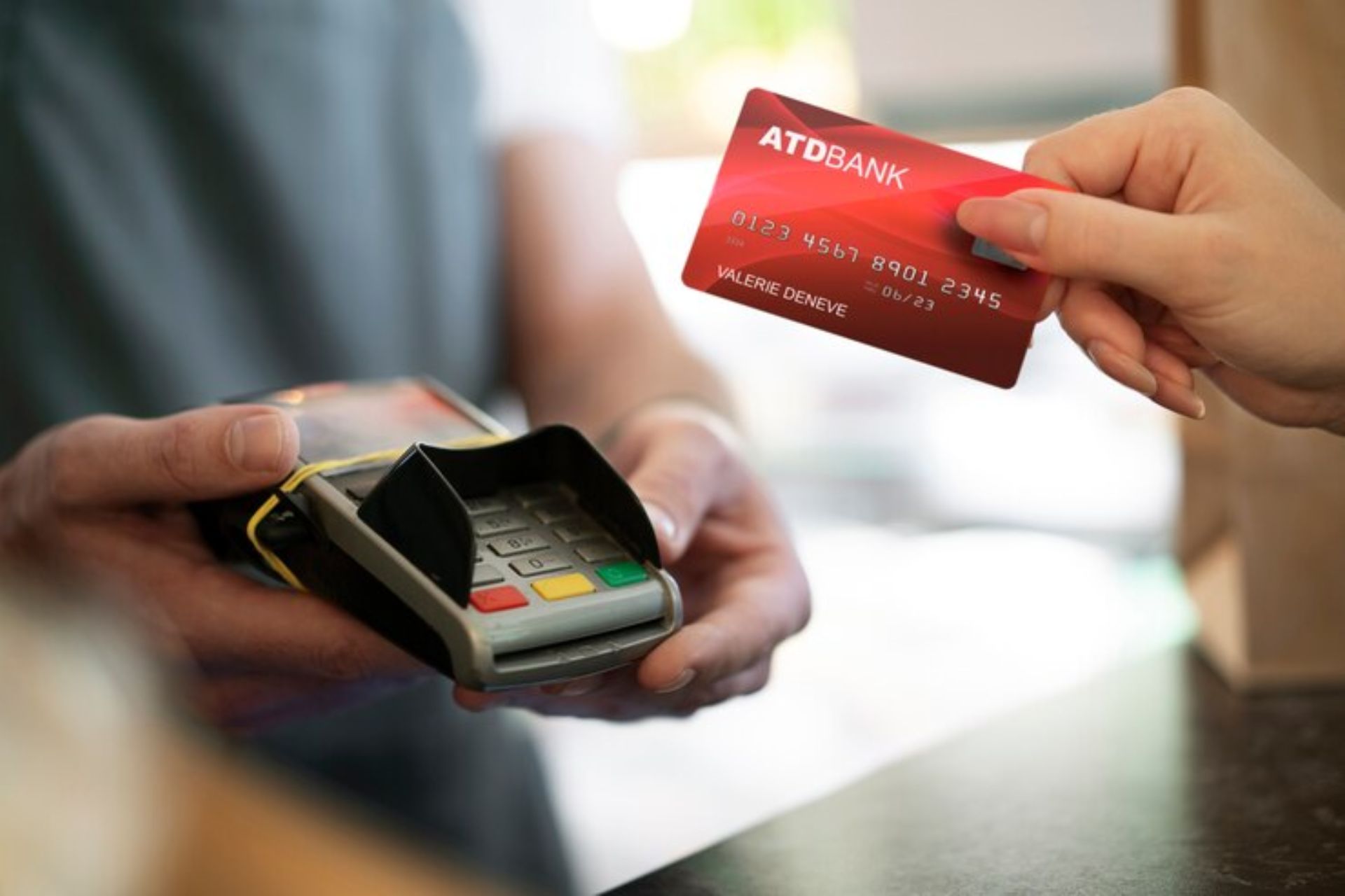 ¿Cuánto dinero puedo tener en una tarjeta de débito según el SAT?