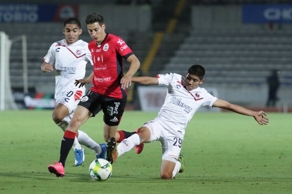 BUAP y Garden Teas firman acuerdo por venta del equipo Lobos | Agencia Es Imagen para El Universal Puebla
