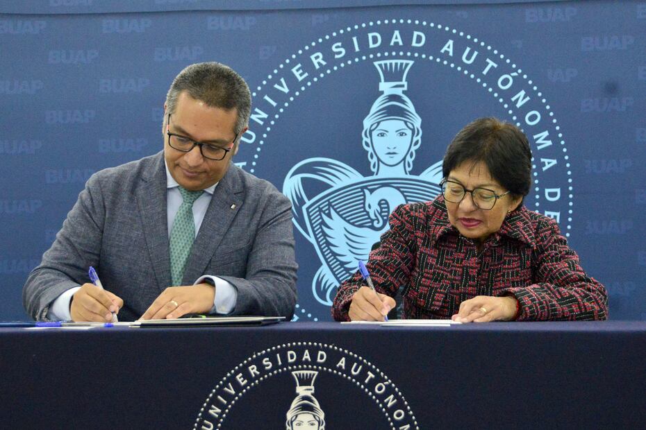 Rectora María Lilia Cedillo Ramírez la firma de convenio entre la BUAP y el IMTA | Fotos BUAP