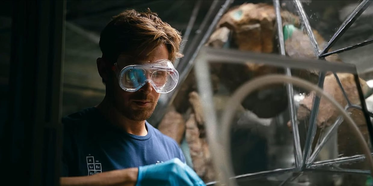 La ciencia ficción dentro de la película es emocionante y divertida, diseñada para enganchar al público desde el primer momento hasta sus revelaciones finales | Foto: Metro-Goldwyn-Meyer