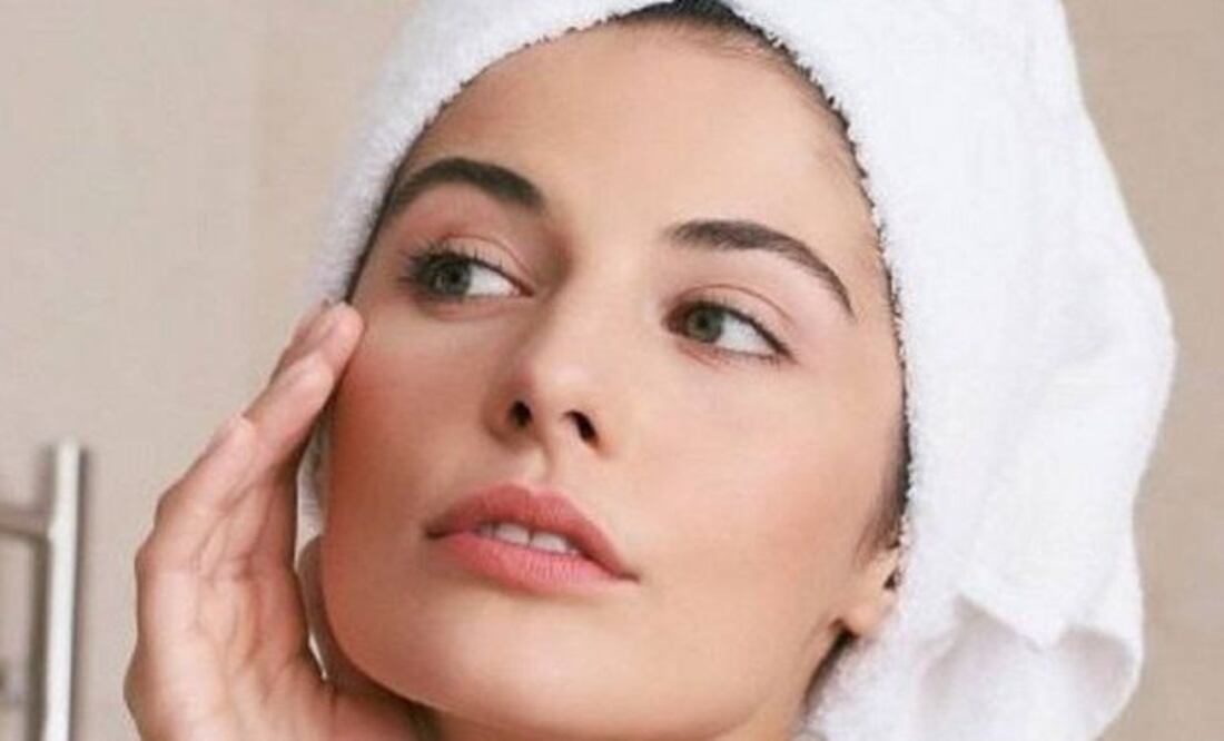 El cilantro no solo es un ingrediente fundamental en la cocina que aporta sabor a nuestros platillos, sino que también ofrece numerosos beneficios para nuestra salud, tanto al consumirlo como al aplicarlo sobre la piel.
Foto: Producción El Universal Puebla