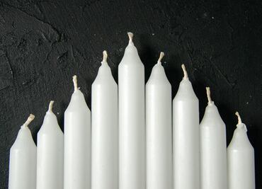 ¿Por qué se bendicen 12 velas el último día del año?