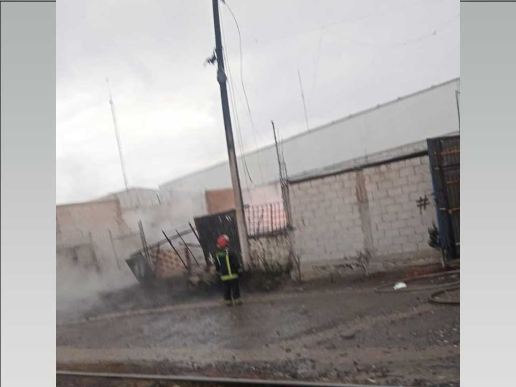 Pemex logra cerrar válvulas de ducto tras explosión en Xochimehuacán