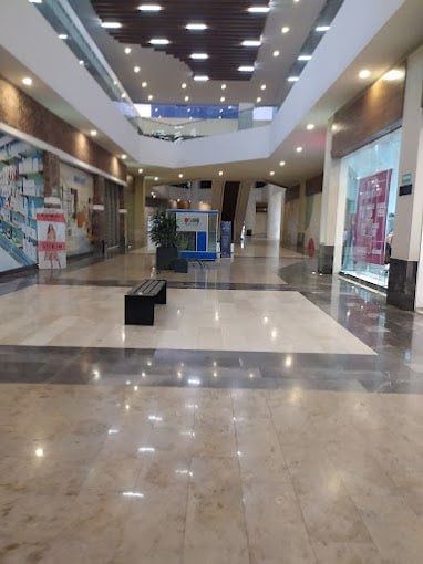 Plaza Las Torres es un centro comercial bastante desolado | Foto: Google / Daniel Barrios
