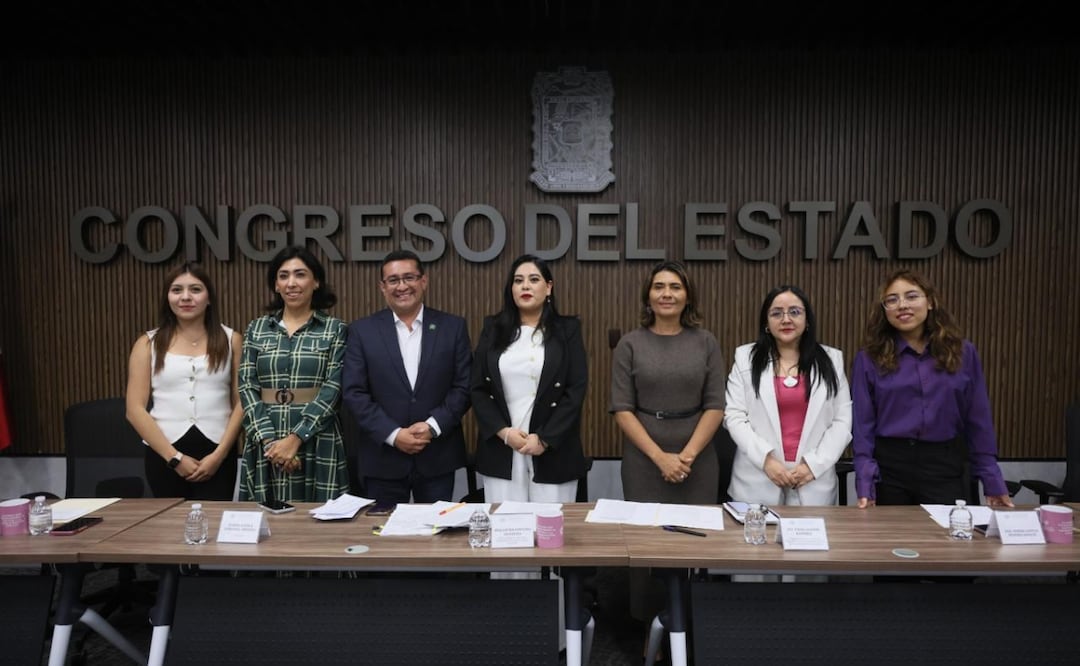 Realizan foto en el Congreso sobre participación de mujeres en la administración pública | Foto: Congreso de Puebla.