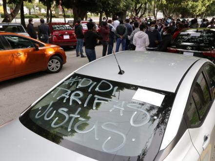 Crisis y pago de impuestos golpean a conductores de Didi y Uber