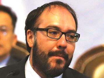 Emiten ficha roja contra Mauricio Toledo