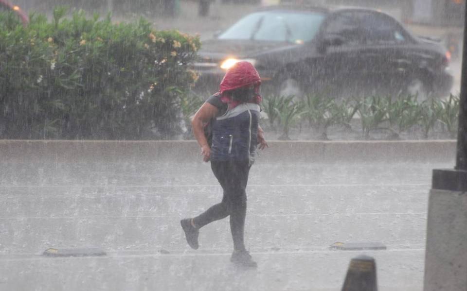 La Comisión Nacional del Agua (Conagua) ha advertido que la depresión tropical traerá consigo lluvias significativas en varios estados del país, con un enfoque particular en las regiones sur y centro de México. 

Foto: Producción El Universal Puebla