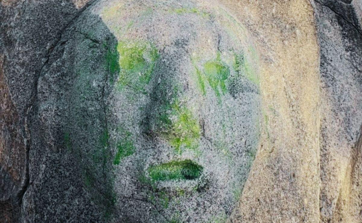 Este rostro se formó en una curiosa piedra en Huaquechula | Portada: Facebook Ayuntamiento de Huaquechula 2021-2024