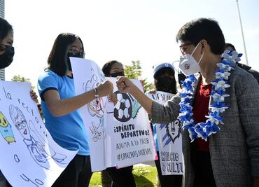 Lilia Cedillo acude al informe del director de la prepa Simón Bolívar de Atlixco