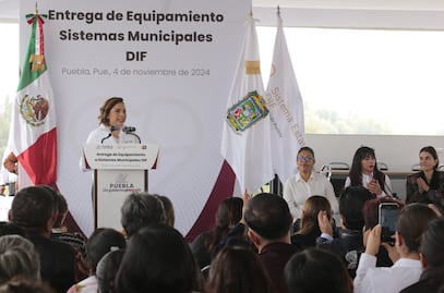 Gaby Bonilla y Sergio Salomón entregan equipamiento a 59 sistemas municipales DIF