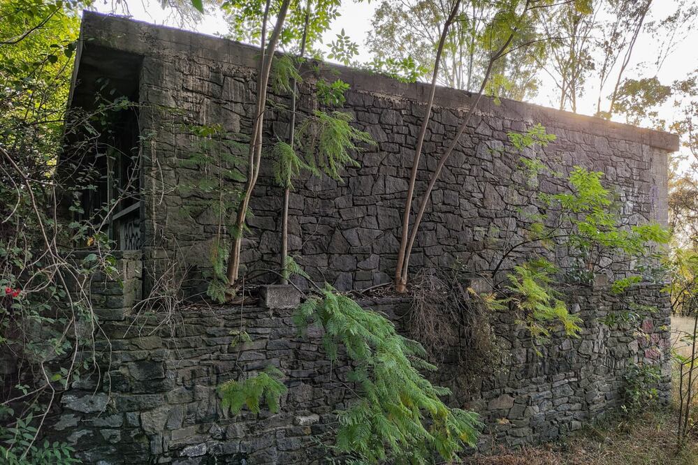 La popular casa abandonada de Los Fuertes llama la atención por su tétrica apariencia | EsImagen