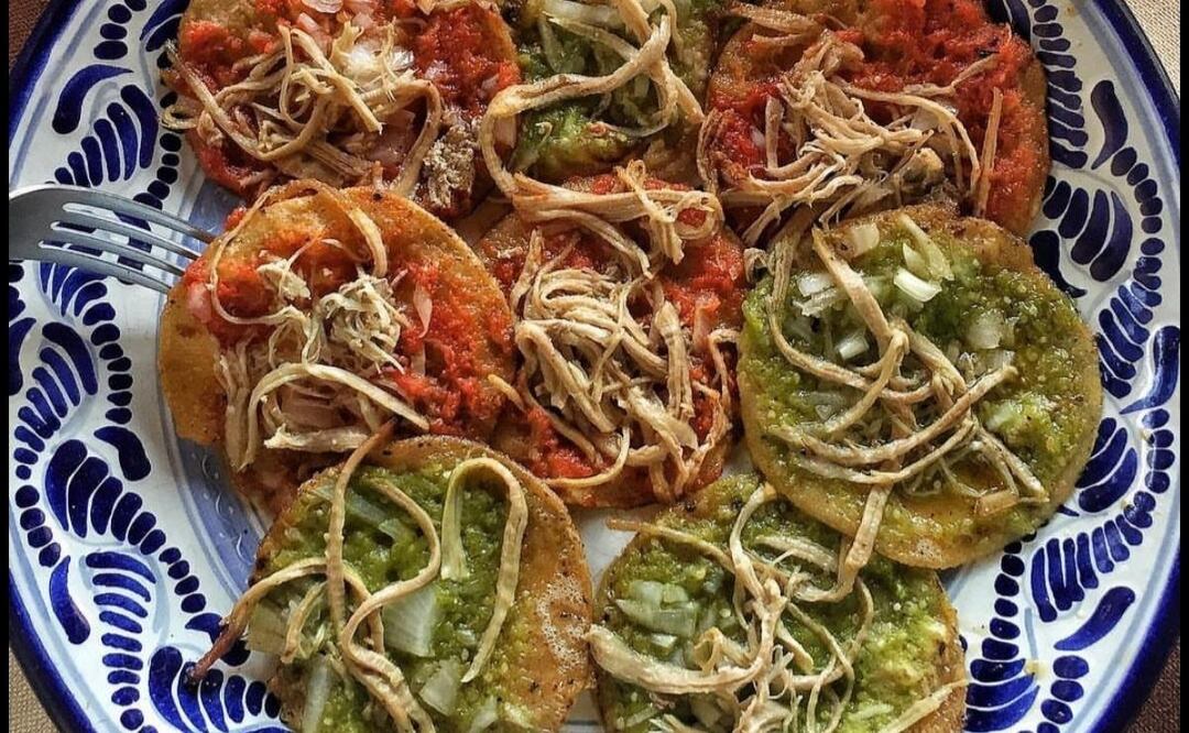 Las chalupas son un tradicional platillo en Puebla | Foto: Instagram de @thelocaldate