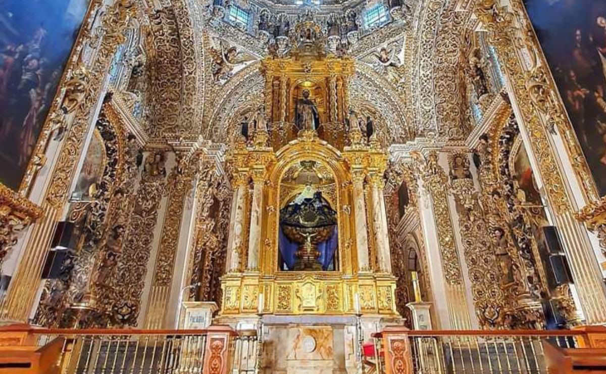 Esta capilla tiene láminas de oro de 24 quilates | Foto: Facebook Capilla del Rosario