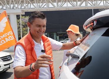 Rafael Cañedo inicia campaña con pega de calcas; llama a dignificar y valorar a la policía