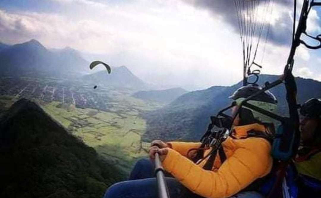 Parapentitis es una escuela certificada de vuelos que ofrece varios paquetes en Chipilo. | Foto: Facebook Parapentitis
