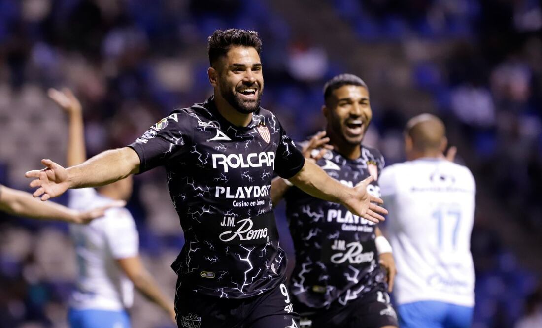 Milton Giménez aprovechó un error garrafal del arquero paraguayo. Foto: Cuartoscuro