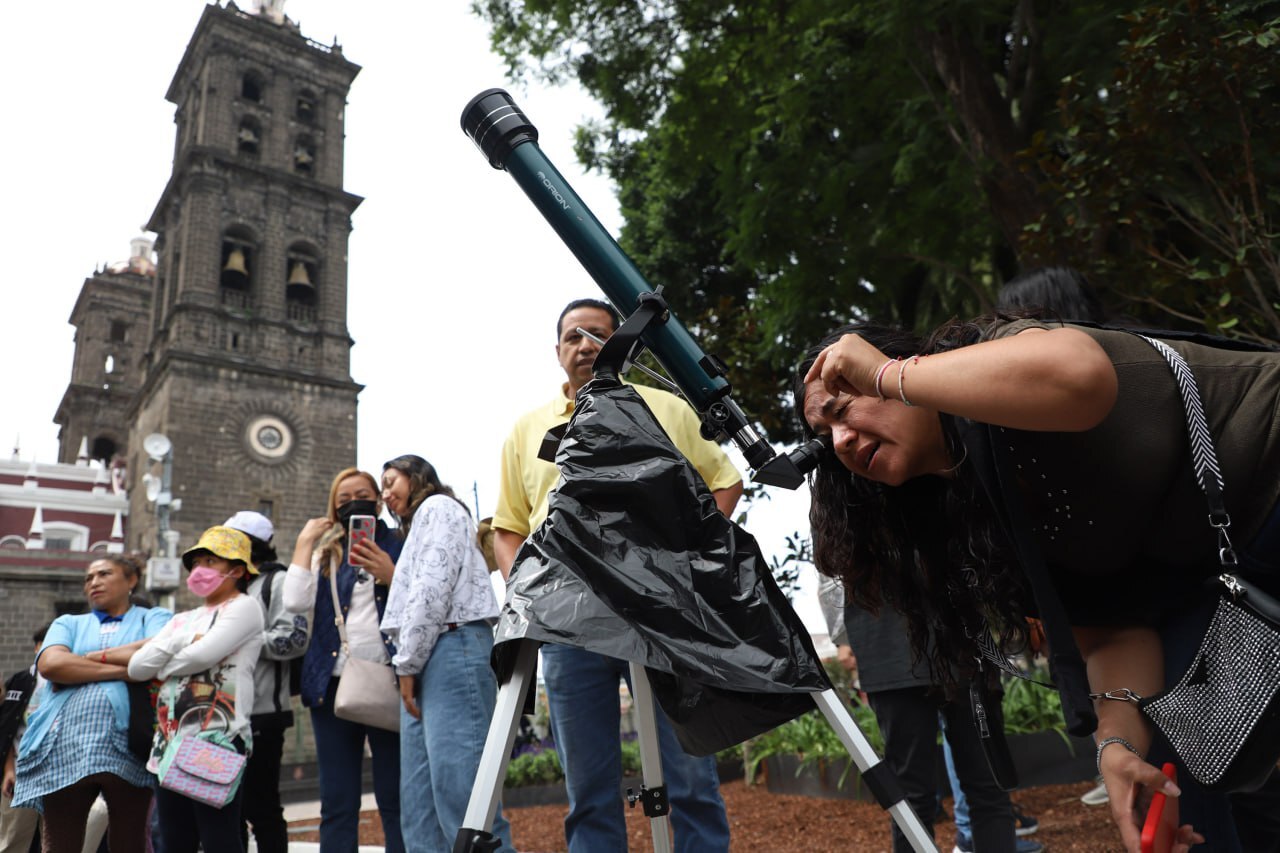 Este 14 de octubre los poblanos pudieron observar el espectacular eclipse solar | Foto: Agencia Es Imagen para El Universal Puebla