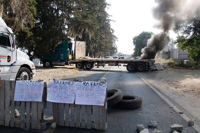 Reabren ejidatarios la carretera federal y la autopista México-Puebla 