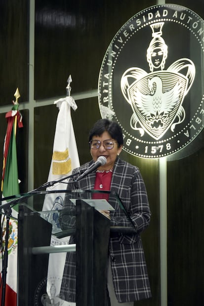 Lilia Cedillo Ramírez encabezó el Primer Informe de Labores del director de la Facultad de Ingeniería | Foto: Buap