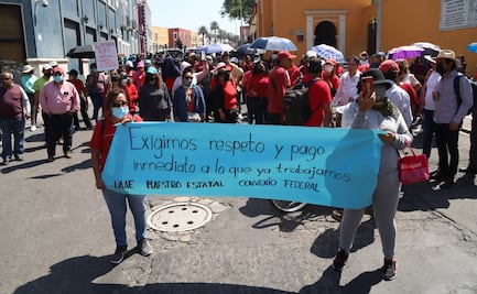 Maestros se manifiestan en Casa Aguayo, exigen pagos retroactivos
