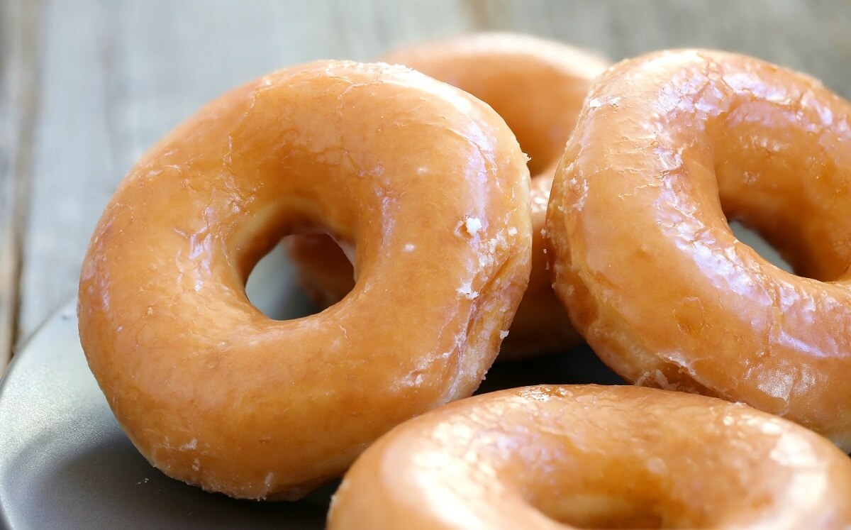 El Día Nacional de la Dona se ha convertido en una celebración anual donde muchas panaderías y tiendas de donas ofrecen donas gratis o descuentos especiales.
Foto: Producción El Universal Puebla