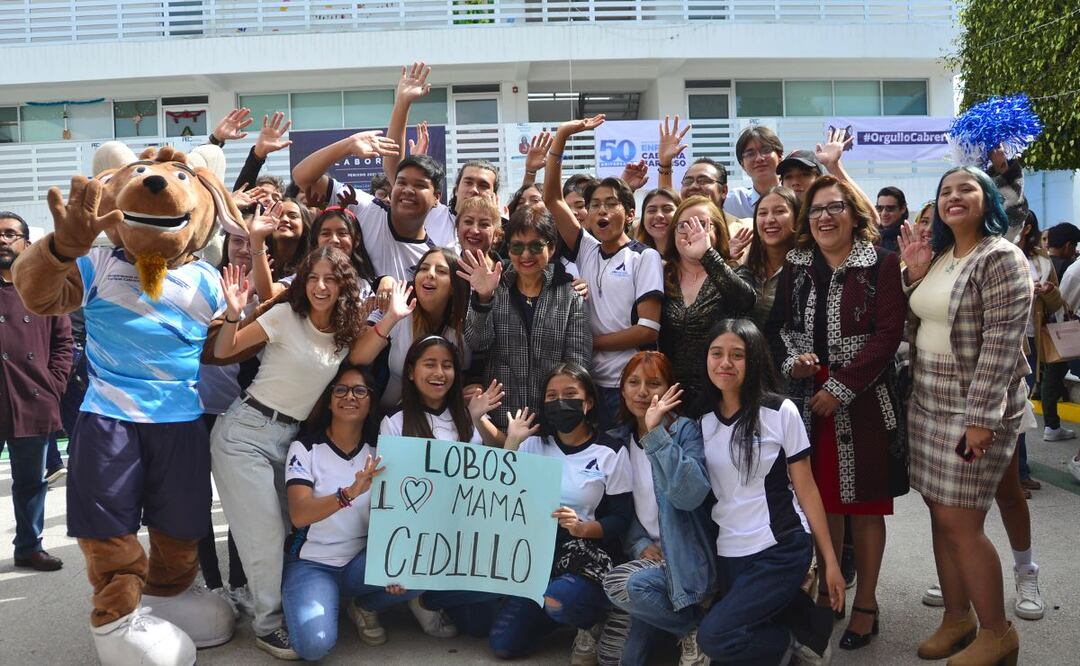 Lilia Cedillo subrayó los logros alcanzados en el último año en la Preparatoria Urbana Enrique Cabrera Barroso | Foto: BUAP