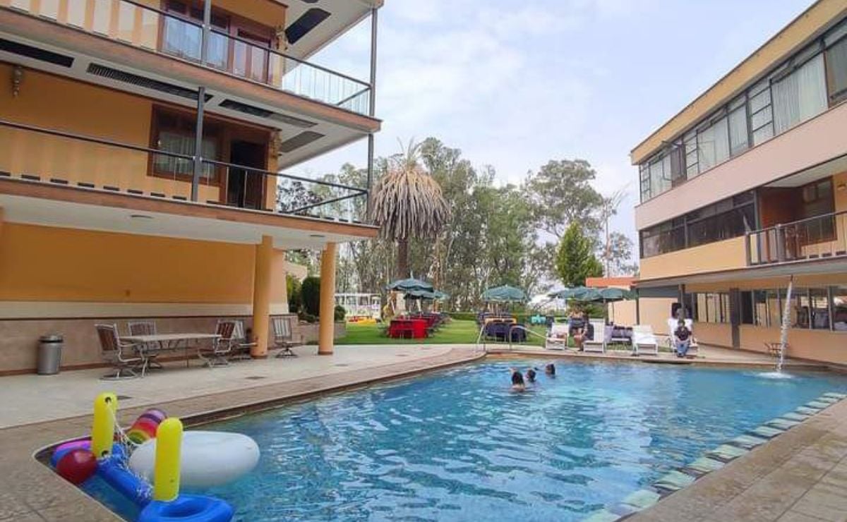 En la alberca del Hotel Lastra de la zona de Los Fuertes puedes pasar un  refrescante día en familia | Foto: Facebook Hotel Lastra Puebla