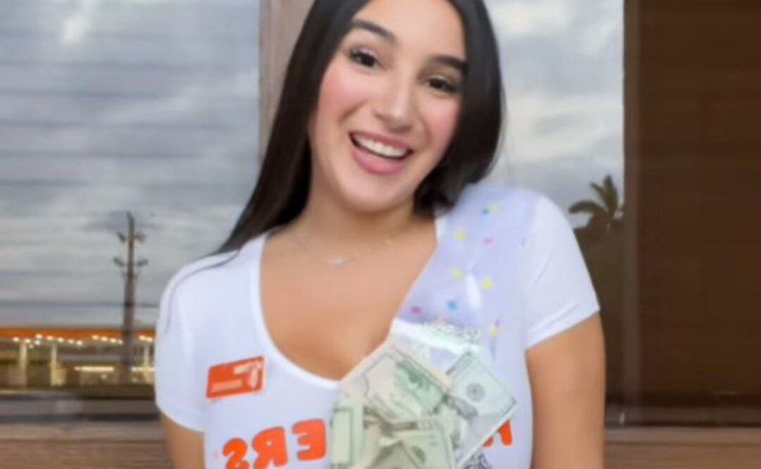 La mesera de Hooters exhibe una parte de los billetes que recibió por trabajar en su cumpleaños | Foto: TikTok