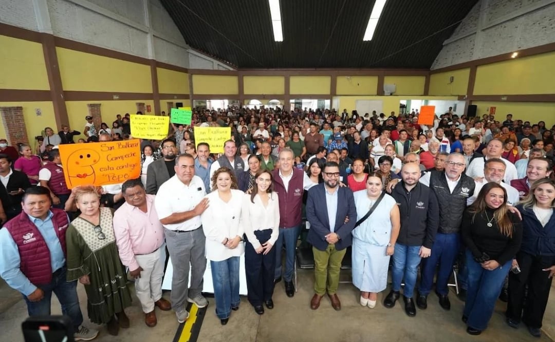 El edil reconoció el trabajo de la presidenta del patronato del DIF Puebla Capital, MariElise Budib, por acercar programas en favor de las personas que más lo necesitan en la capital | Foto: Ayuntamiento de Puebla