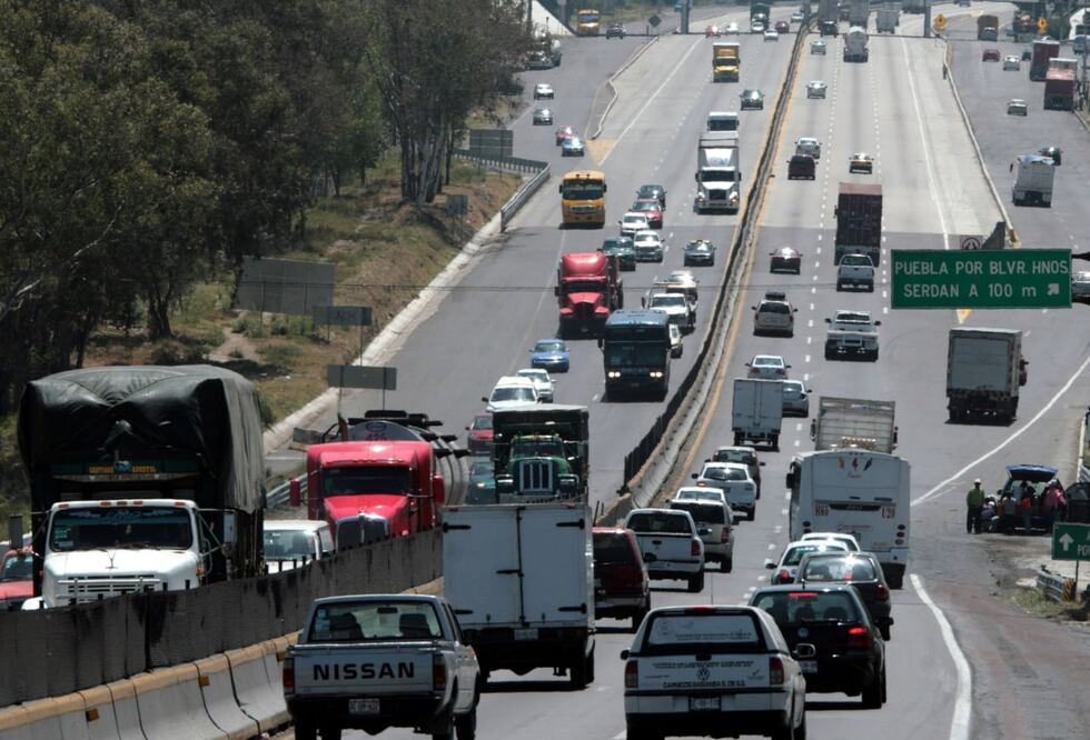 En los últimos meses se descontrolaron los asaltos en la autopista Puebla-Orizaba | Foto: Agencia Es Imagen para El Universal Puebla